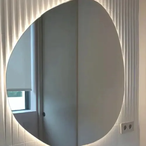 Espejo de gran formato instalado sobre bastidor